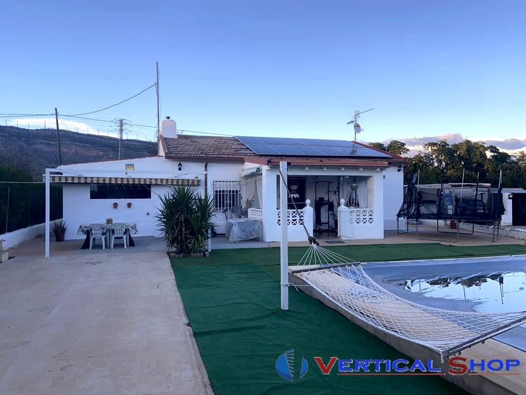 For sale of chalet in Caudete