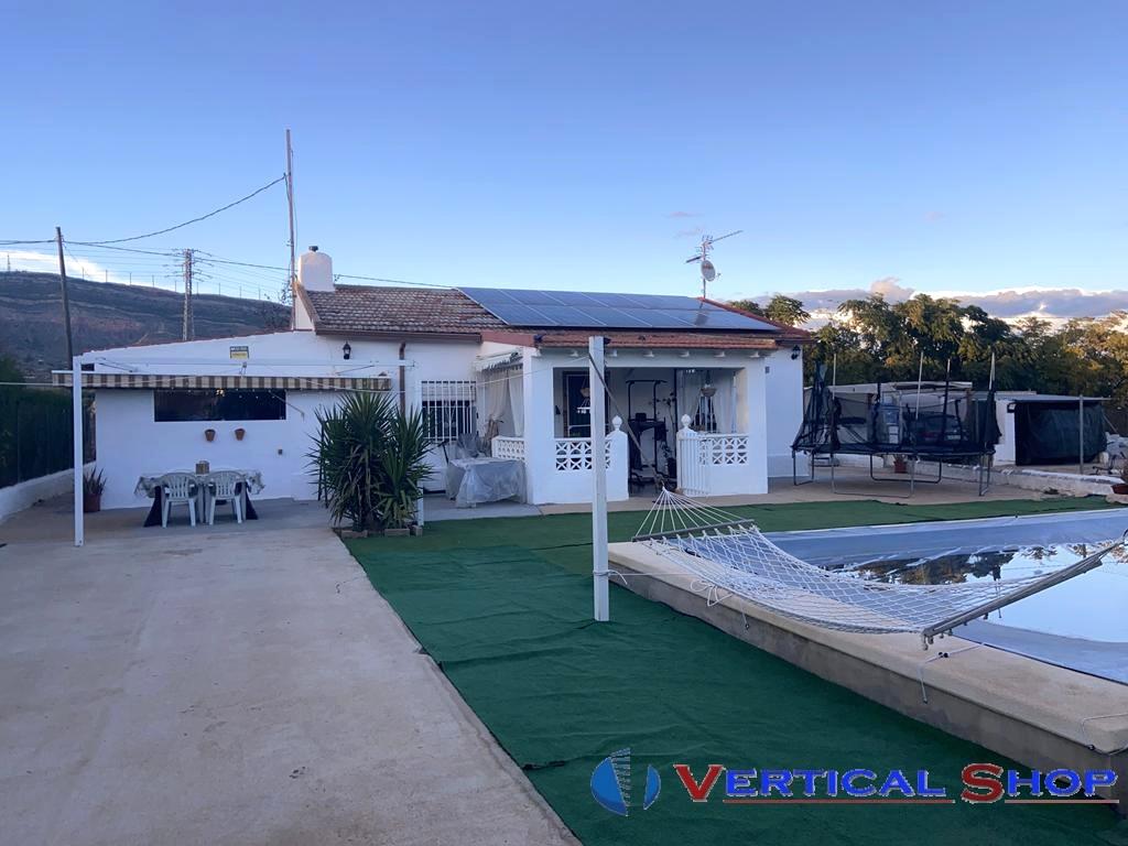 For sale of chalet in Caudete