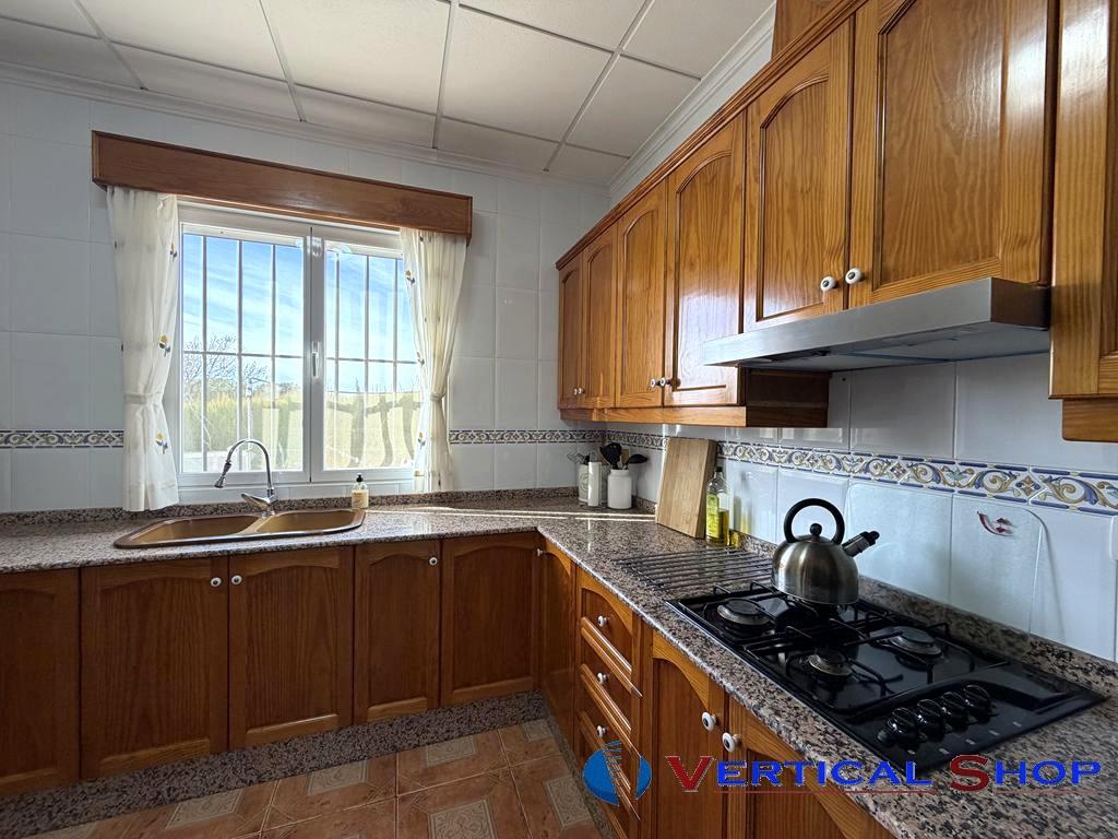 For sale of chalet in Caudete