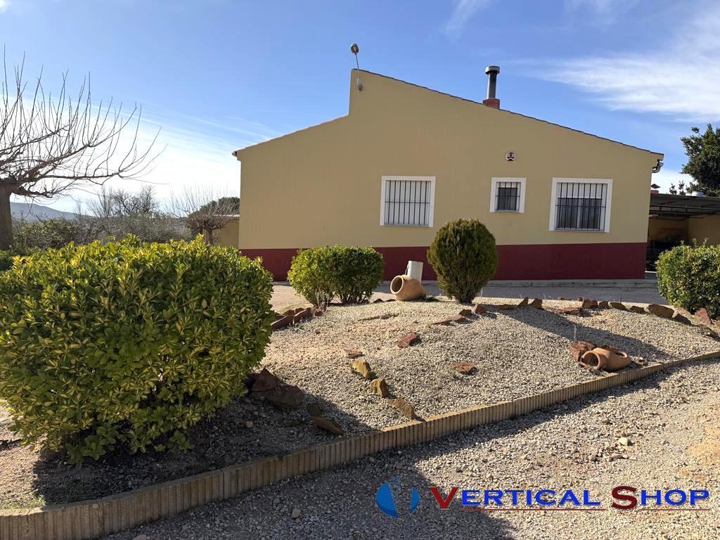 For sale of chalet in Caudete