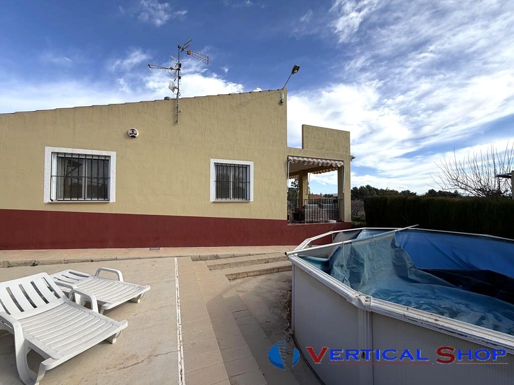 For sale of chalet in Caudete