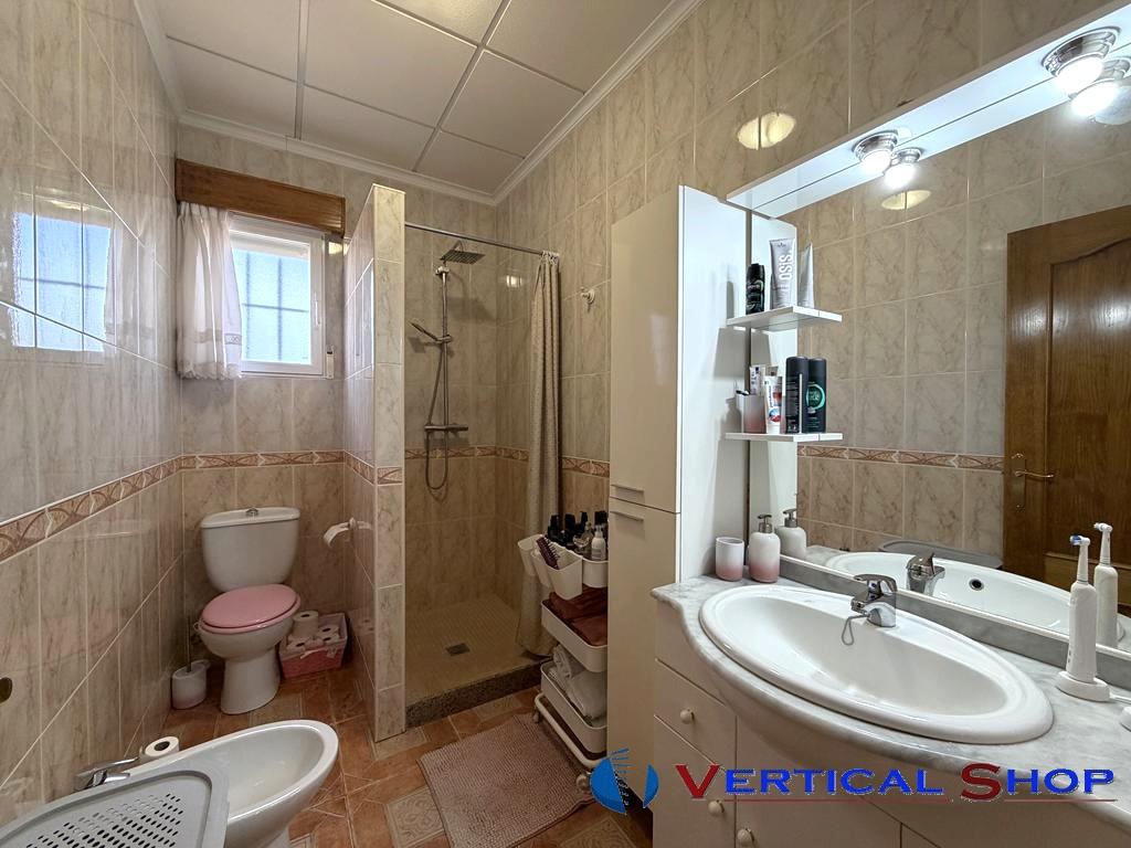 For sale of chalet in Caudete