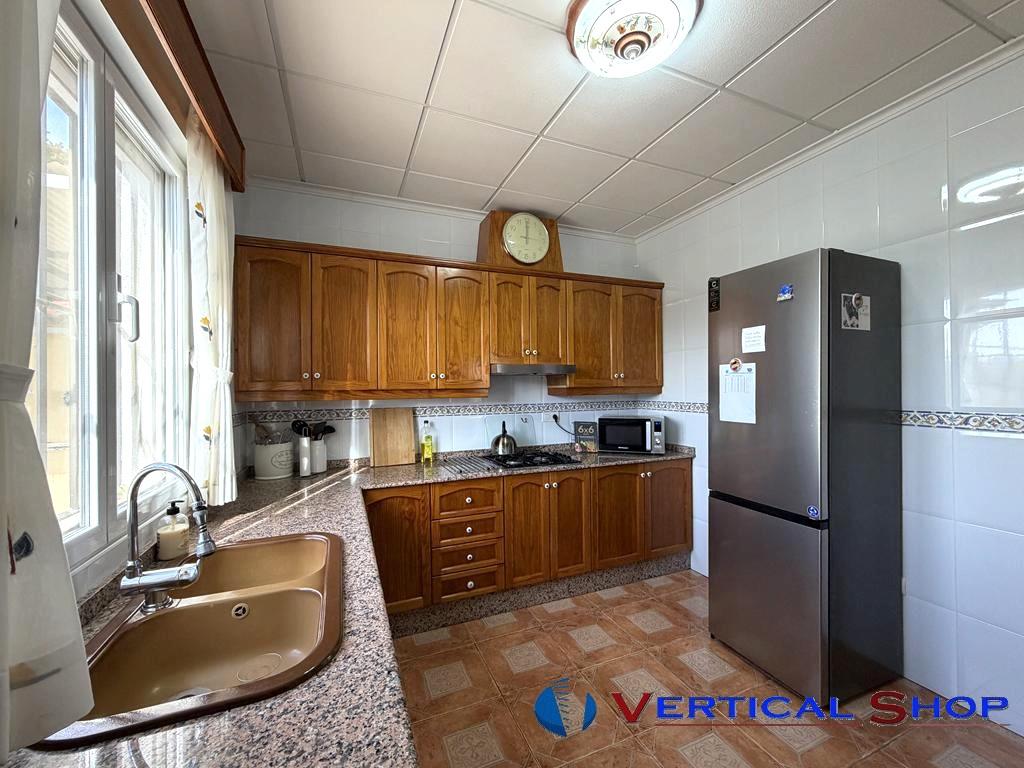 For sale of chalet in Caudete