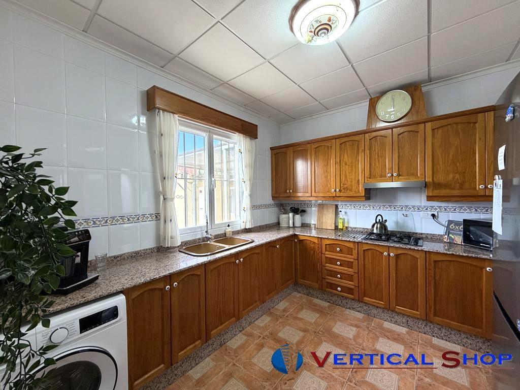 For sale of chalet in Caudete