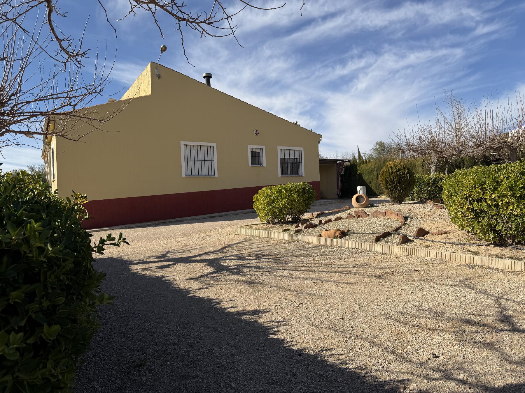 For sale of chalet in Caudete