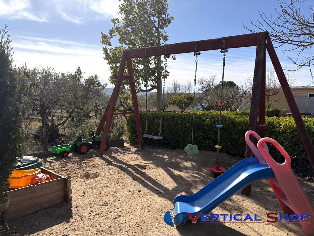 For sale of chalet in Caudete