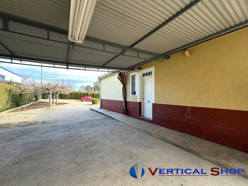 For sale of chalet in Caudete