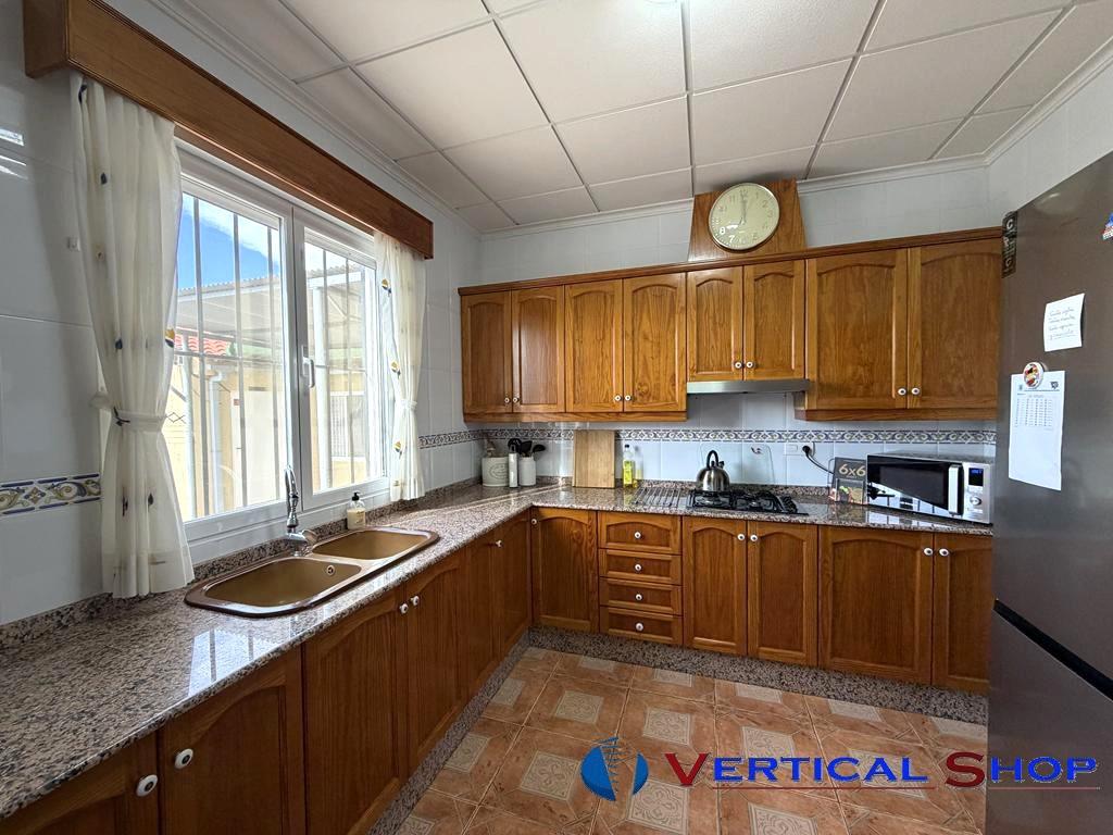 For sale of chalet in Caudete