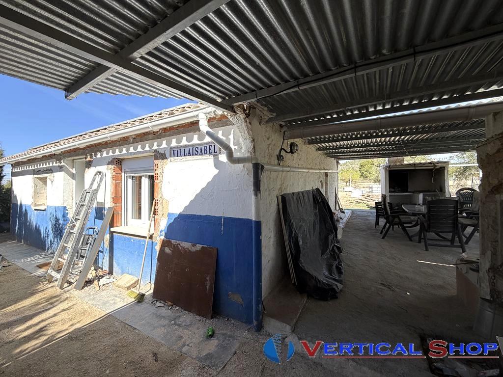 For sale of chalet in Caudete