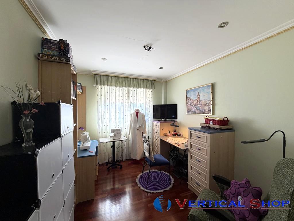 For sale of chalet in Yecla