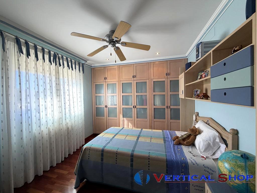 For sale of chalet in Yecla