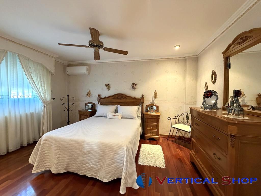 For sale of chalet in Yecla