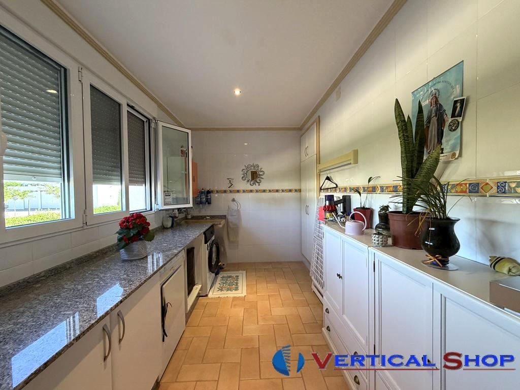 For sale of chalet in Yecla