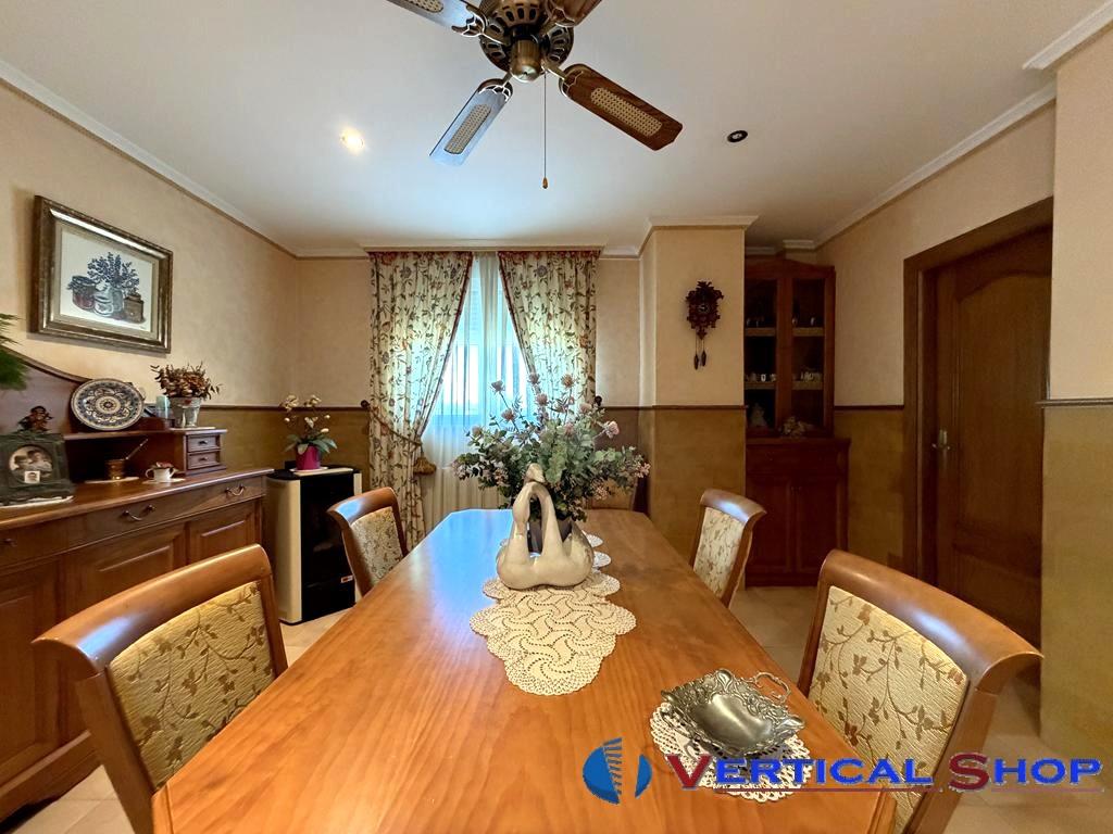 For sale of chalet in Yecla