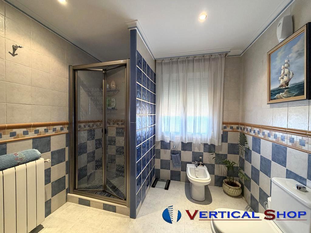 For sale of chalet in Yecla