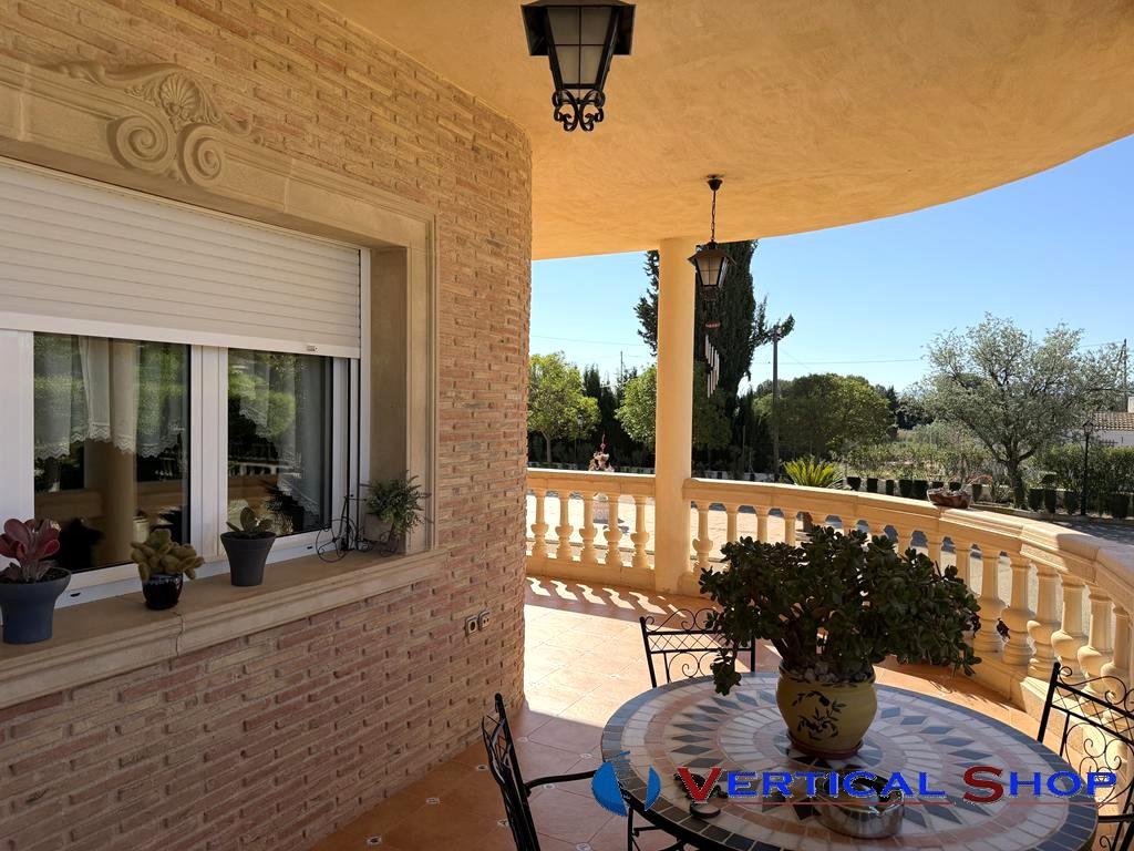 For sale of chalet in Yecla