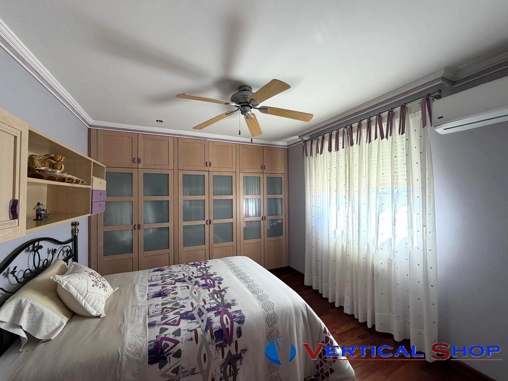 For sale of chalet in Yecla