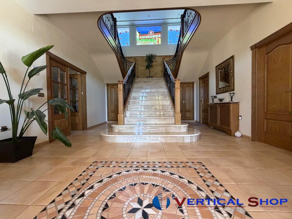 For sale of chalet in Yecla
