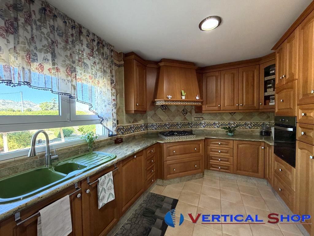 For sale of chalet in Yecla