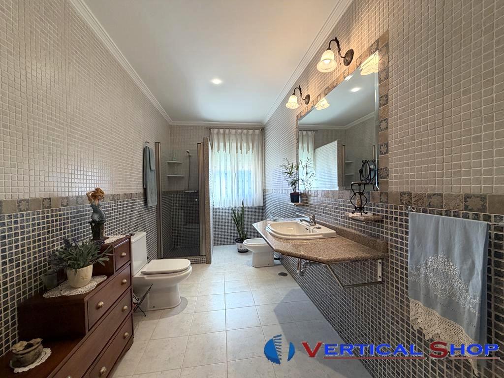 For sale of chalet in Yecla