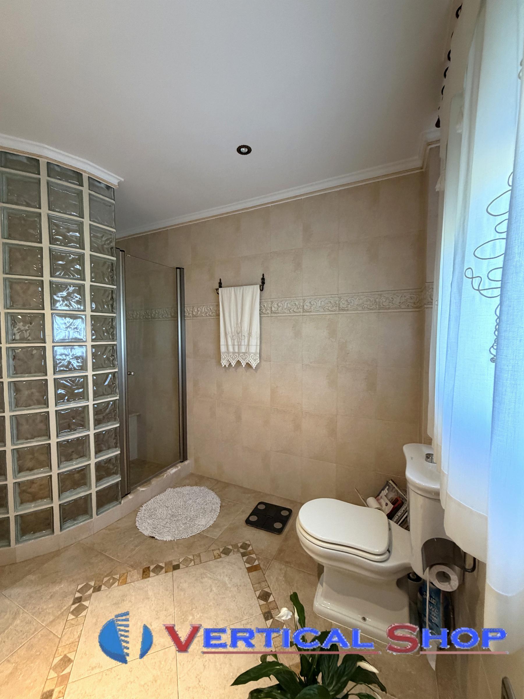 For sale of chalet in Yecla