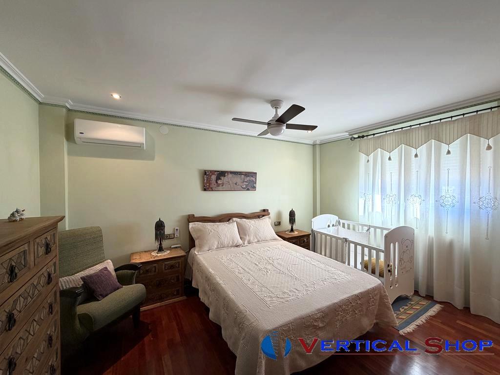 For sale of chalet in Yecla