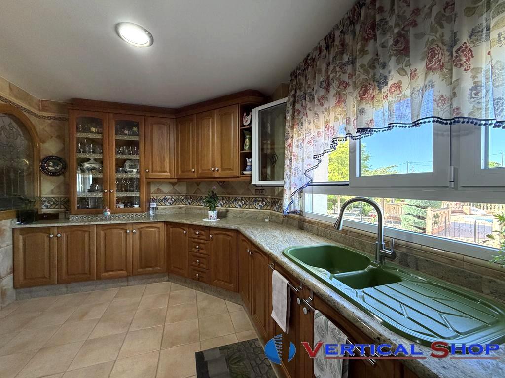 For sale of chalet in Yecla