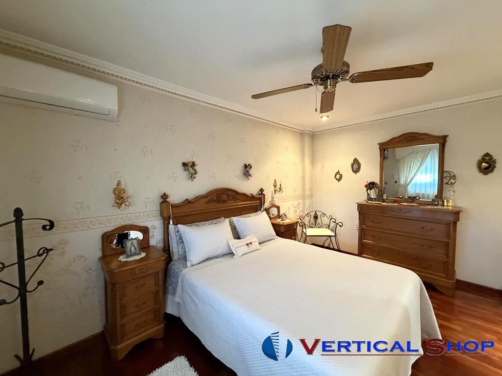 For sale of chalet in Yecla