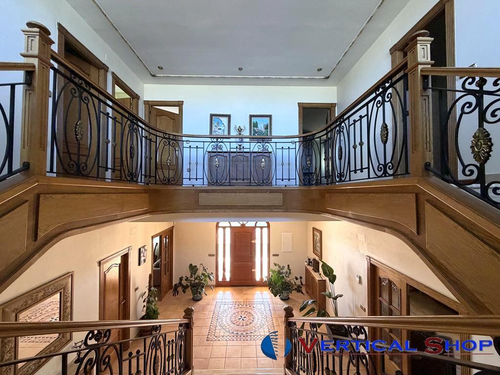 For sale of chalet in Yecla