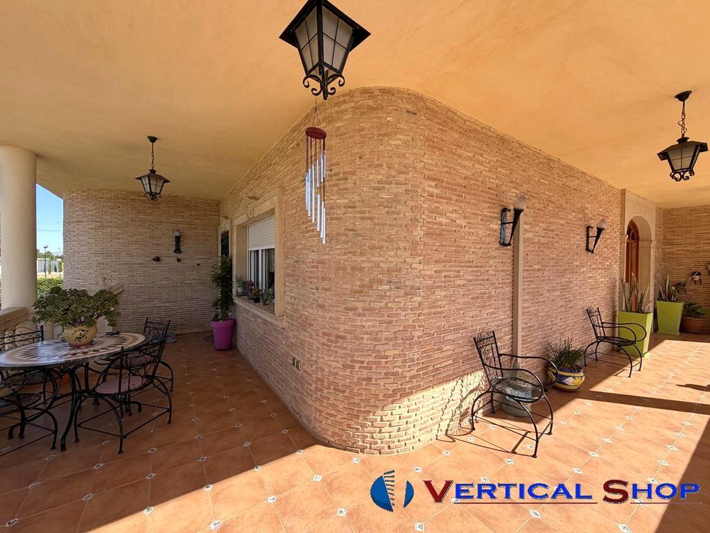 For sale of chalet in Yecla
