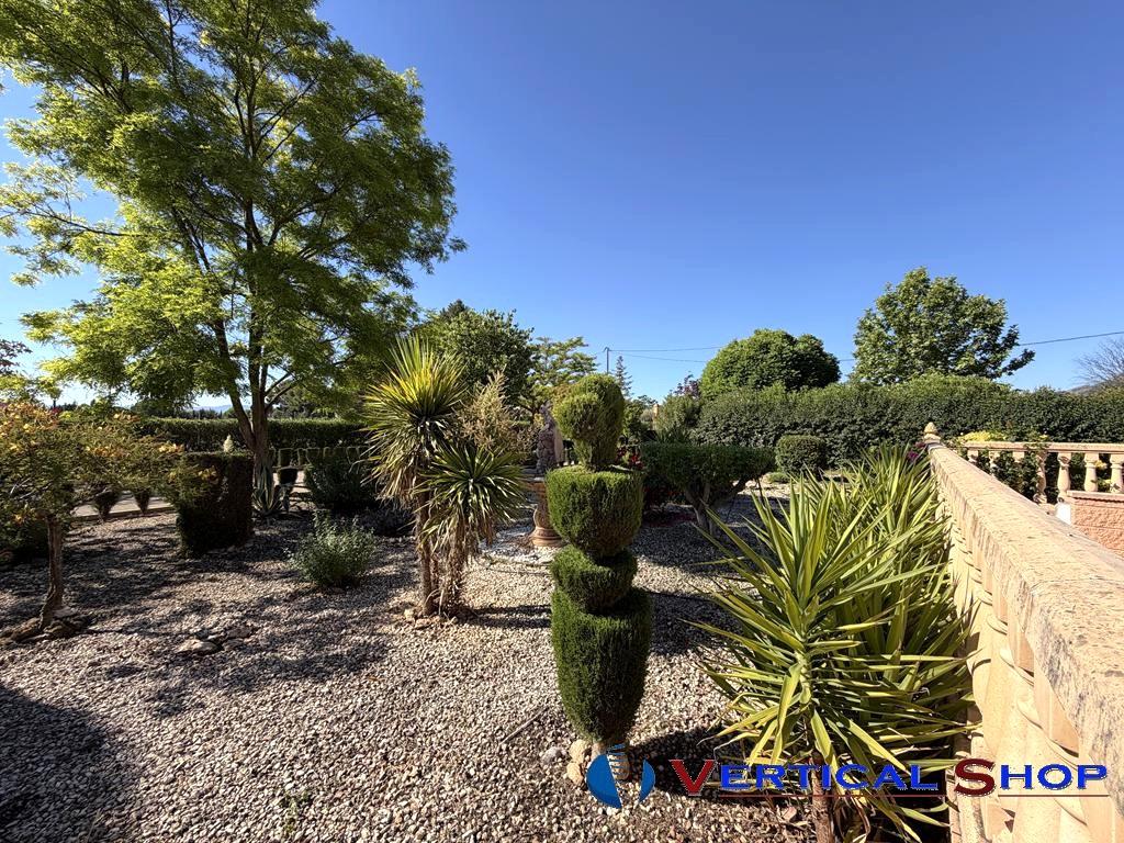 For sale of chalet in Yecla