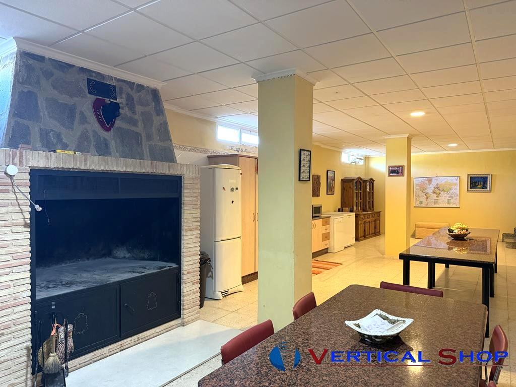 For sale of chalet in Yecla