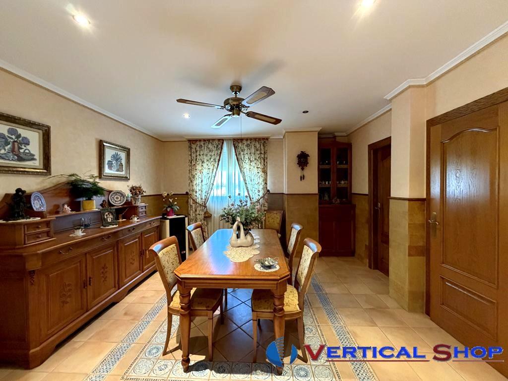 For sale of chalet in Yecla
