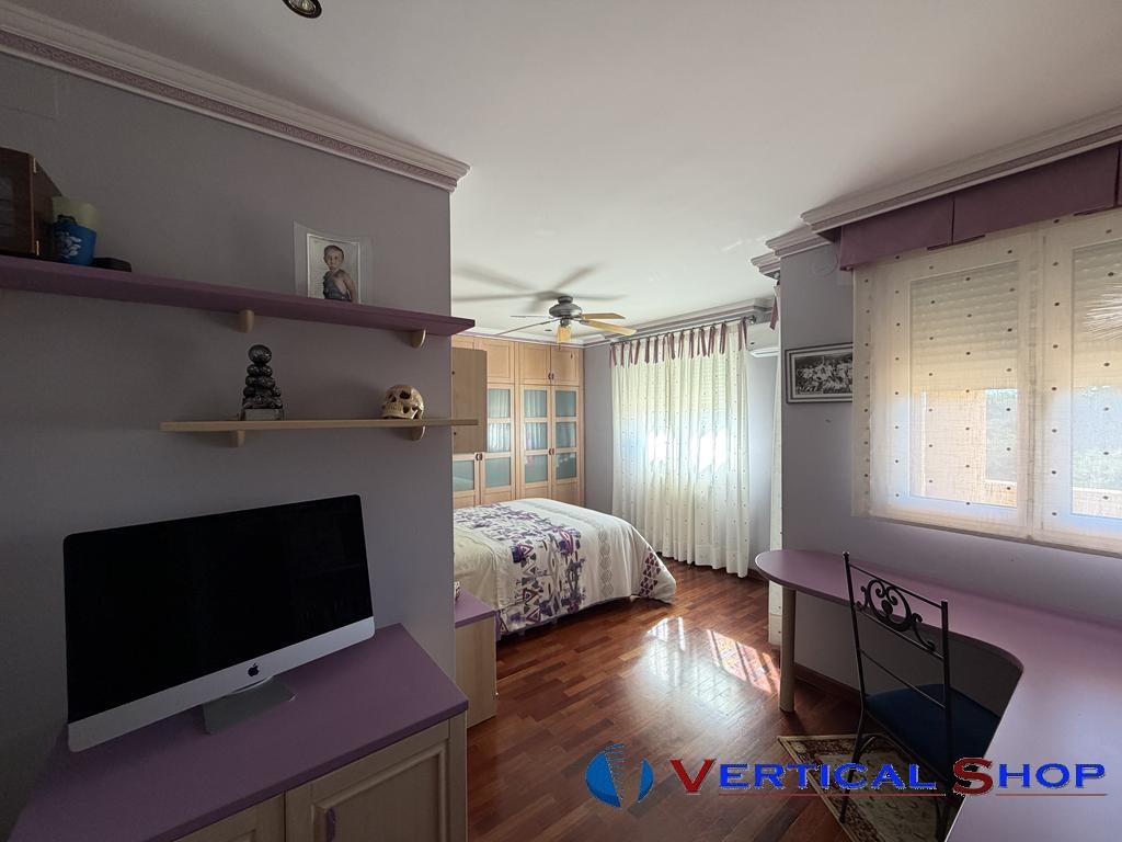 For sale of chalet in Yecla