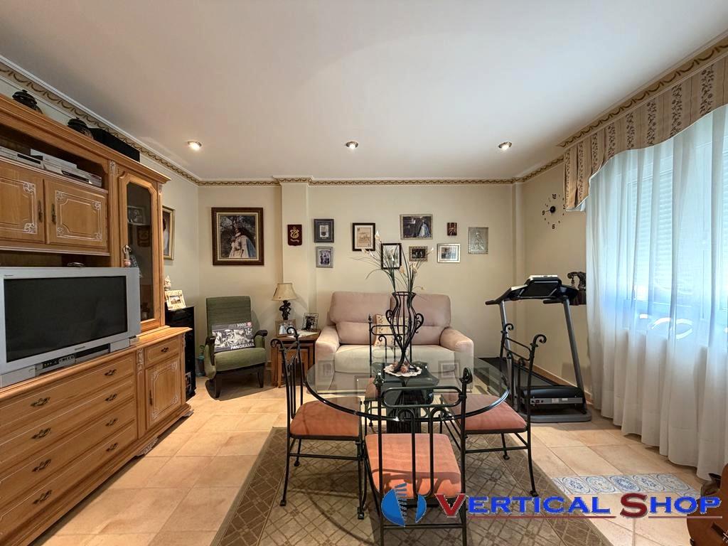 For sale of chalet in Yecla