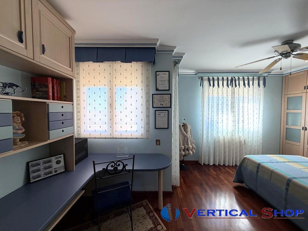 For sale of chalet in Yecla