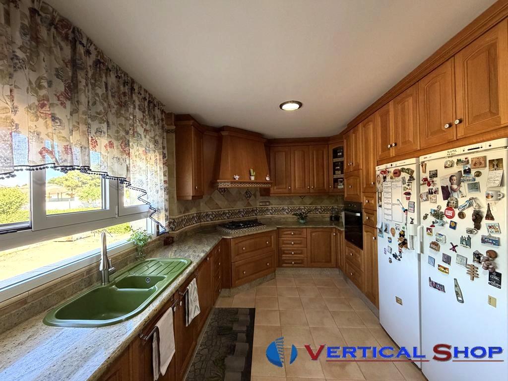 For sale of chalet in Yecla