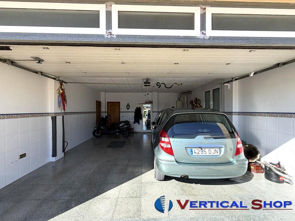 For sale of chalet in Yecla