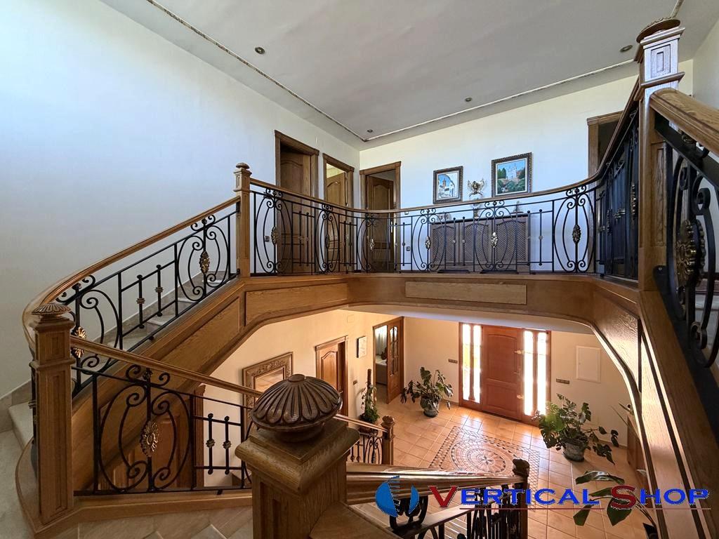 For sale of chalet in Yecla