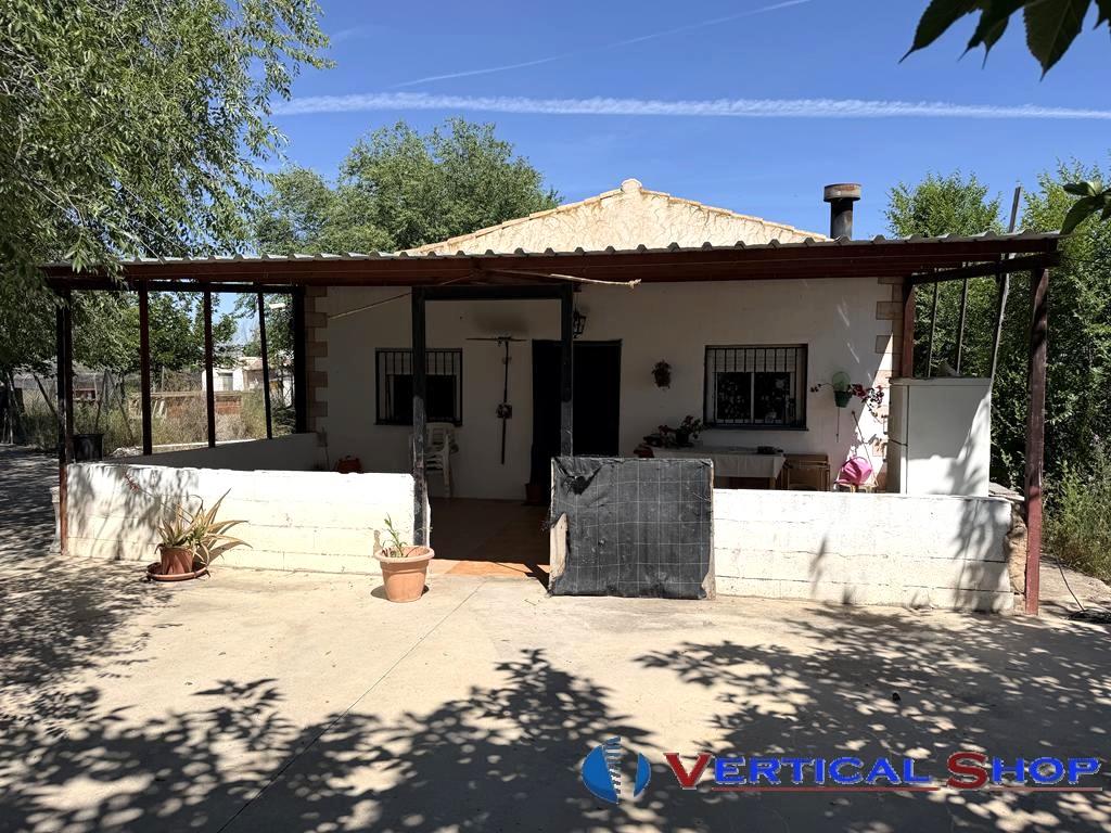 For sale of chalet in Caudete