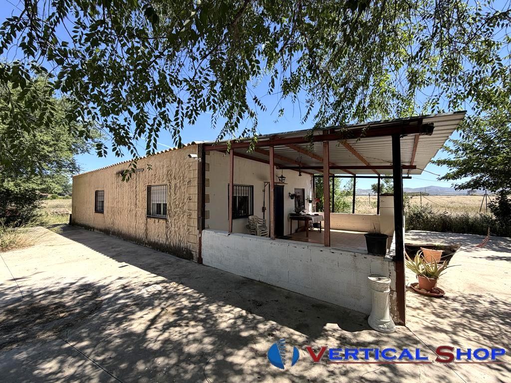 For sale of chalet in Caudete