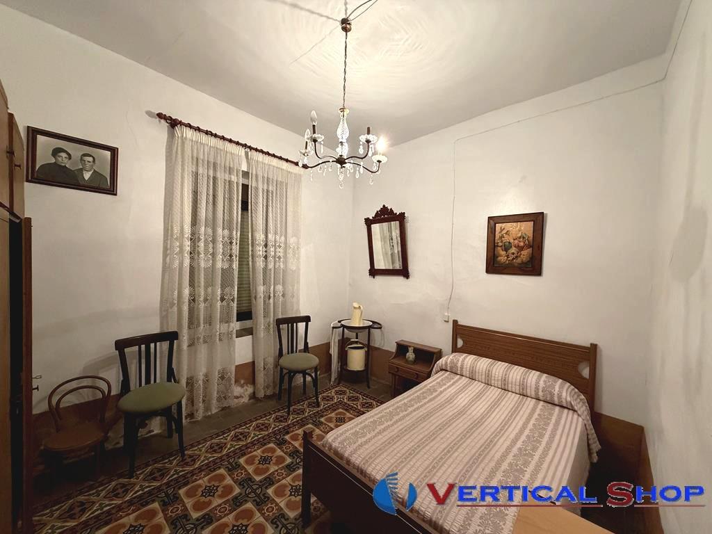 For sale of house in Caudete