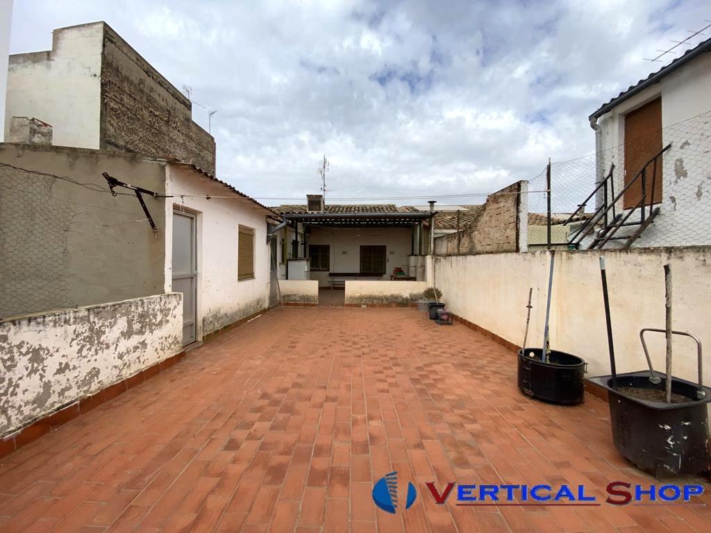 For sale of house in Caudete