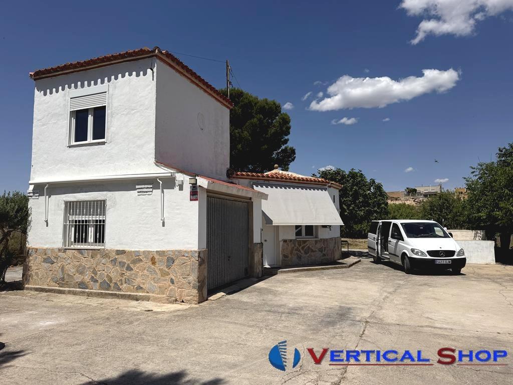 For rent of chalet in Caudete