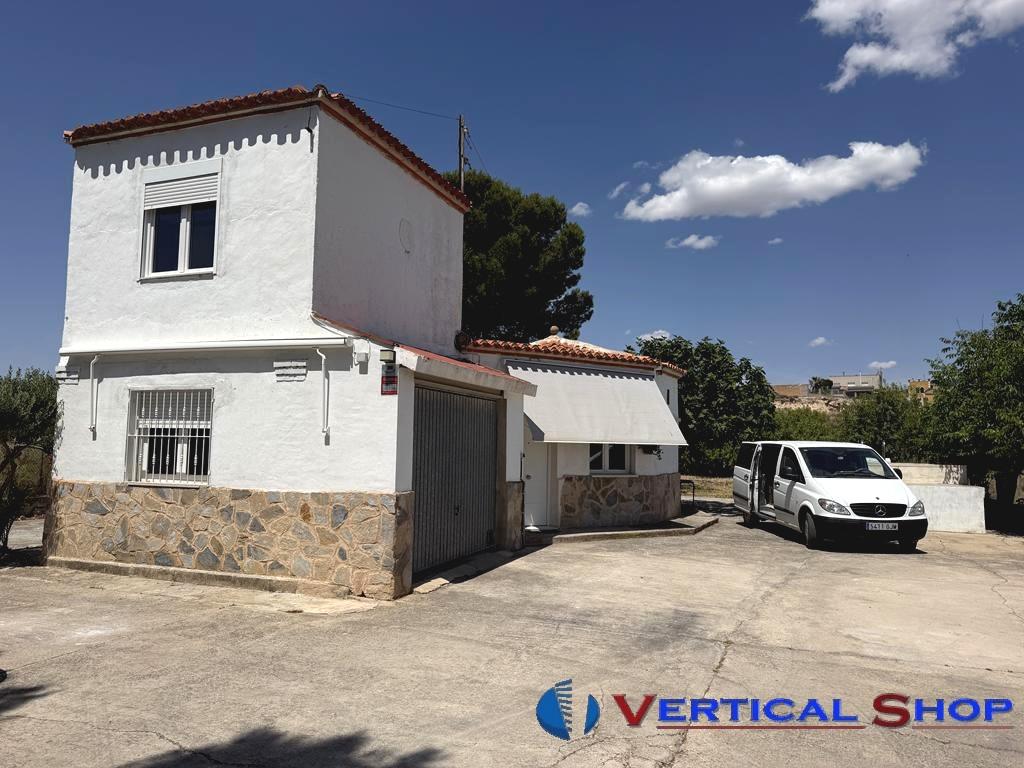 For rent of chalet in Caudete