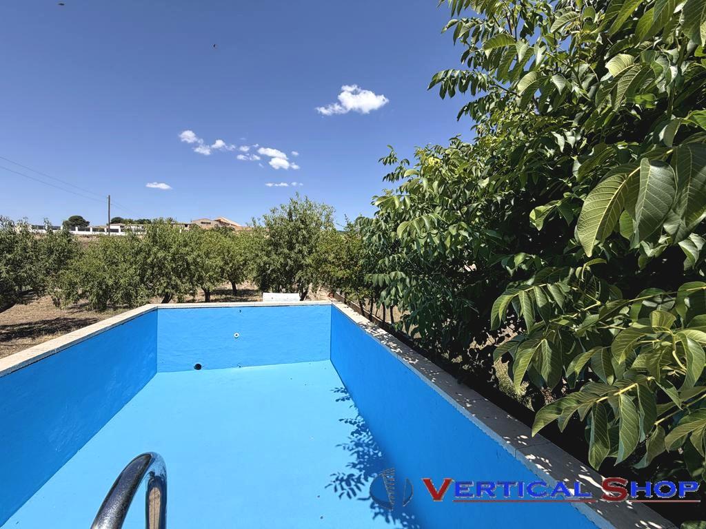 For rent of chalet in Caudete