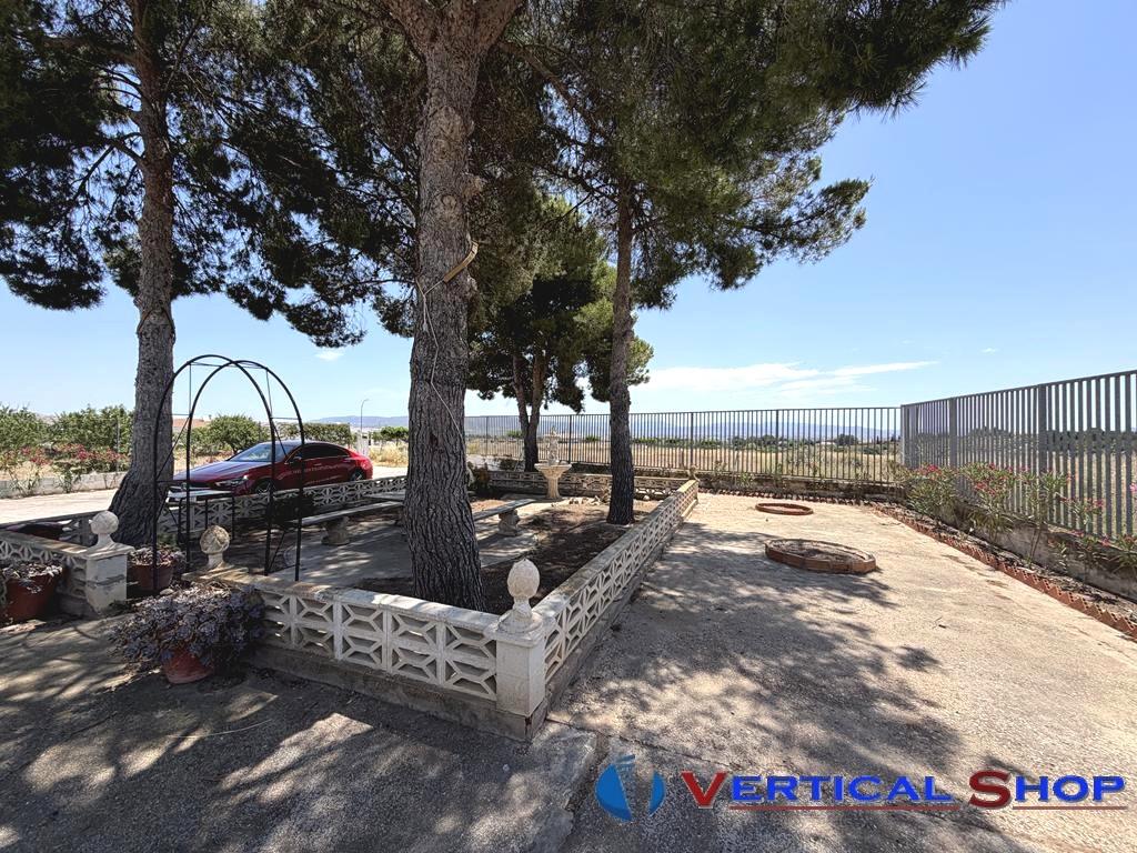 For rent of chalet in Caudete