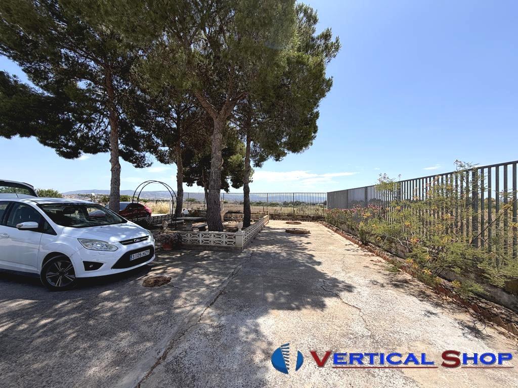For rent of chalet in Caudete