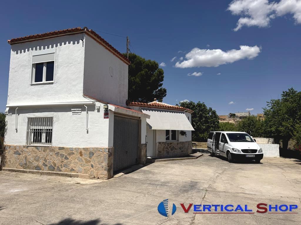 For rent of chalet in Caudete