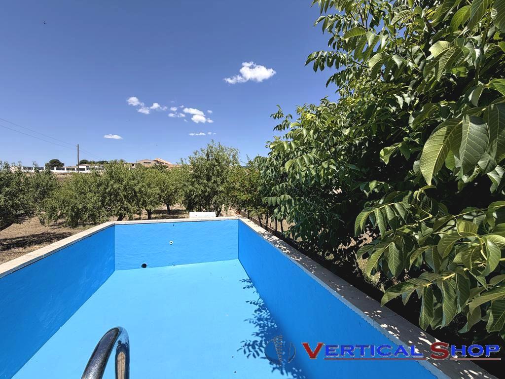 For rent of chalet in Caudete